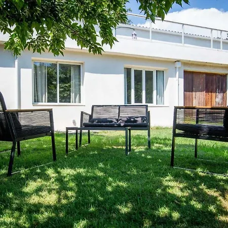 Dans Mon Jardin Apartment *